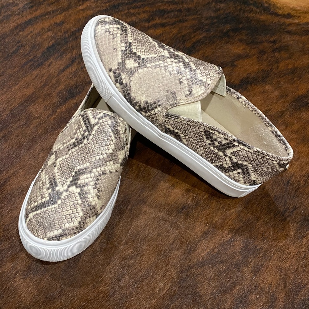 STEVE MADDEN Slip On Sneaker - Snake Print Sz 8.5